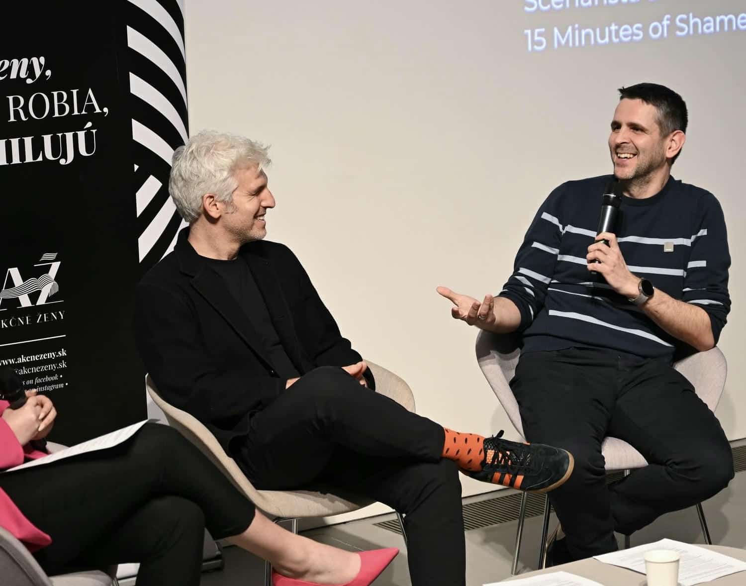 Peter Šebo diskutujúci na Filmovo Diskusnom večeri