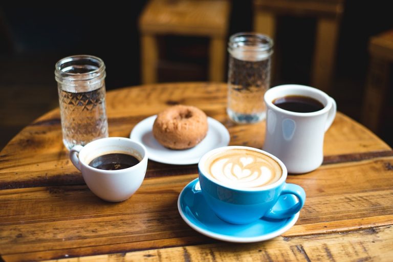 Kým Slovák si dá espresso alebo lungo, Čech uprednostní cappuccino alebo latte