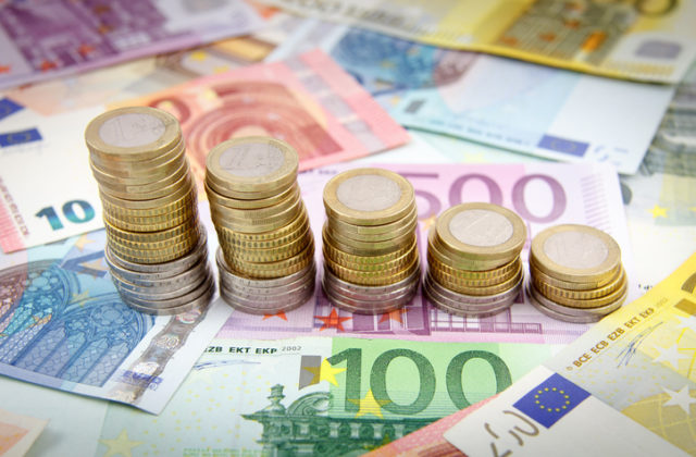 Slovensko musí vyčerpať v tomto roku viac peňazí z eurofondov, vláda sumu navýšila o viac ako miliardu eur
