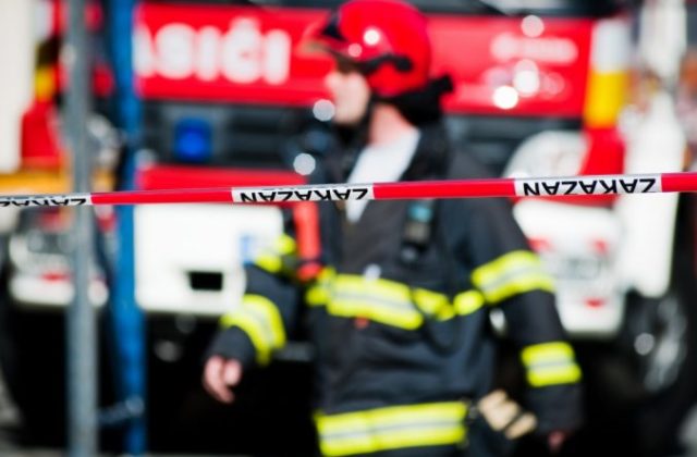 Byt v Špindlerovom Mlýne zasiahol požiar, hasiči museli evakuovať šestnásť ľudí