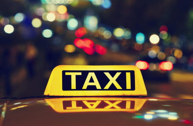 Nespokojný zákazník napadol v Bratislave taxikára, suma za jazdu sa mu zdala privysoká