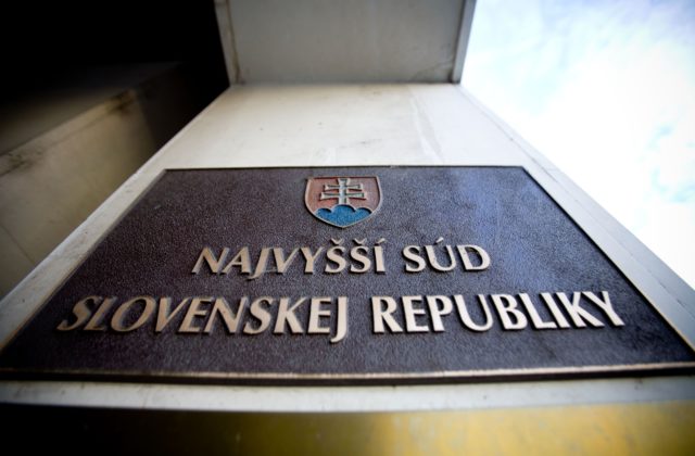 Opatrenia proti koronavírusu na Slovensku sa menia, neesenciálne obchody budú od 15. februára v režime „základ“