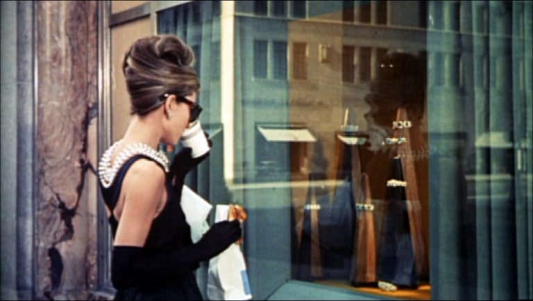Ako sa stať elegantnou minimalistkou à la Audrey Hepburn