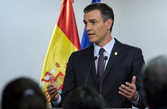 Španielsky premiér Sánchez sa osobne angažuje v prípade brutálneho napadnutia mladíka