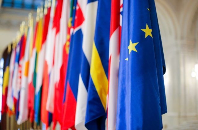 Európska únia vyjadrila podporu Svetovej zdravotníckej organizácii a ostatným krajinám adresovala výzvu