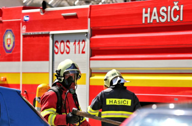 Hasiči v Trenčíne zasahovali pri požiari bytu, o život prišla jedna osoba