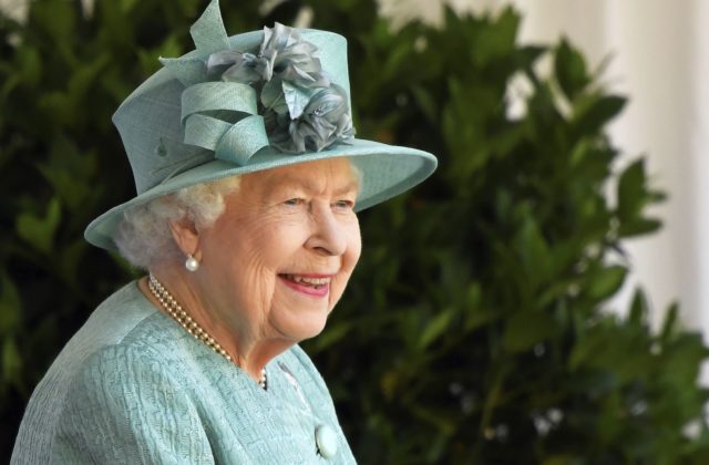 Kráľovná Alžbeta II. oslávi 70 rokov na tróne. Počas vlády zažila rozpad Sovietskeho zväzu či prvý let človeka do vesmíru