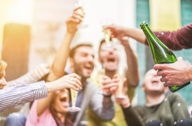 Eurostat si posvietil na ceny liehovín, vína a piva. Kto má najdrahší alkohol v rámci krajín V4?