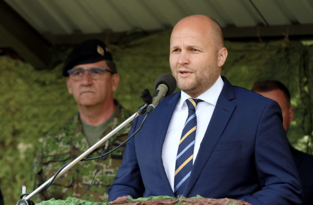 Naď: Slovensko podporuje vytvorenie vojenskej poradnej a výcvikovej misie Únie na Ukrajine