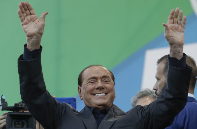 Silvio Berlusconi sa dostal z nemocnice, podstupoval tam liečbu spojenú s koronavírusom