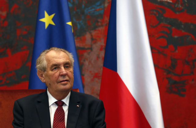 Český prezident Zeman vyzval na povinné očkovanie proti COVID-19, je to podľa neho jediná cesta