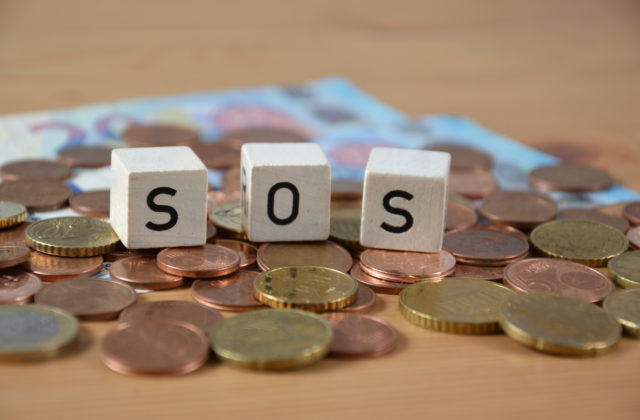 SOS dotácia pre ľudí bez príjmu sa obnoví, vláda zvýšila aj jej výšku