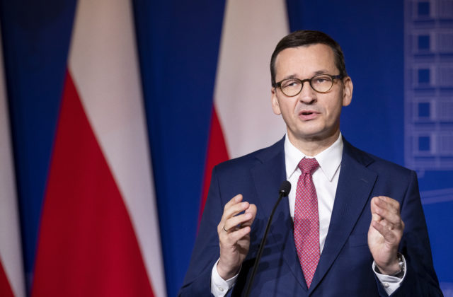 Morawiecki obhajuje stretnutie populistov vo Varšave, hľadá spojencov v boji proti centralizovanej Európe