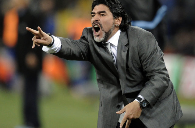 Vydražili loptu, s ktorou legendárny Maradona dosiahol gól ‚Božou rukou‘. Suma šplhá na viac ako 2,3 milióna eur
