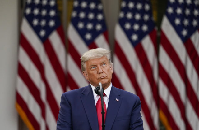 Donald Trump bude ako prvý prezident USA čeliť impeachmentu po ukončení funkcie