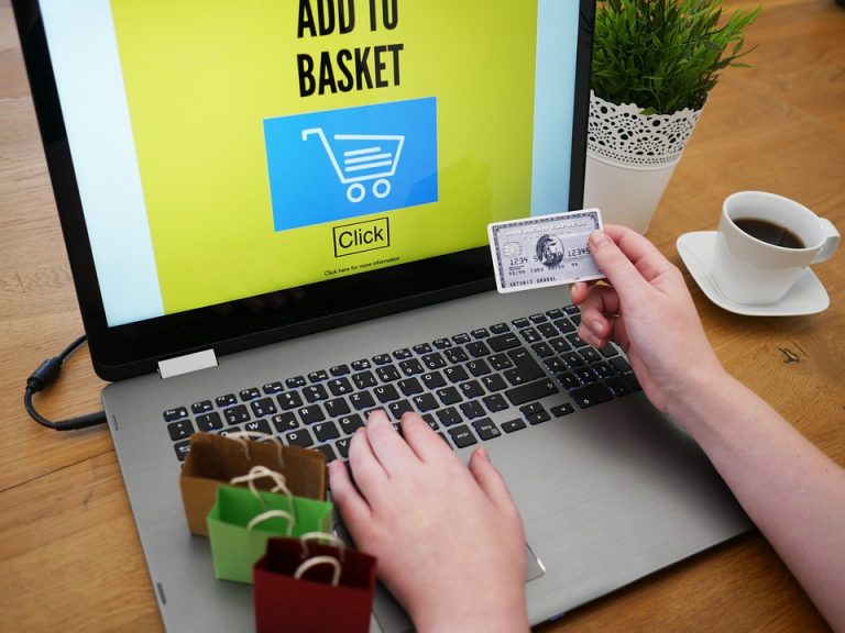 Najlepšie rady, ako ušetriť pri online nakupovaní