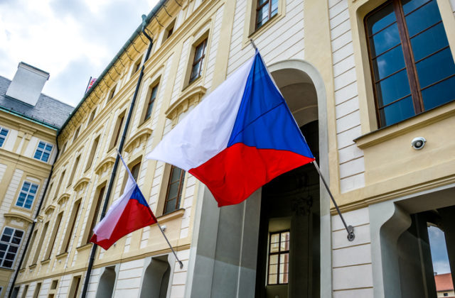 Česko zatiaľ nestiahne zamestnancov veľvyslanectva v Kyjeve, verí v diplomatické riešenie krízy