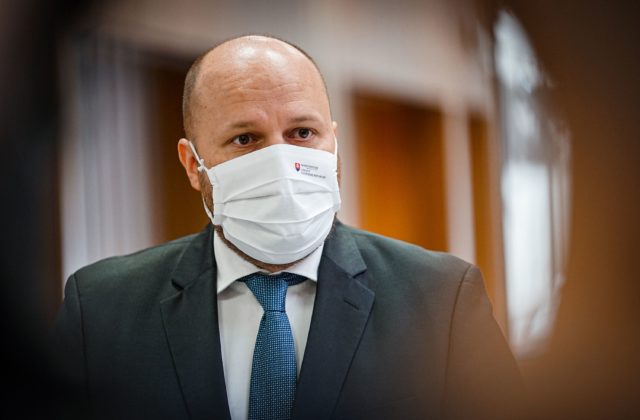 Minister Naď prezradil, prečo nové opatrenia proti koronavírusu neprijali už v utorok