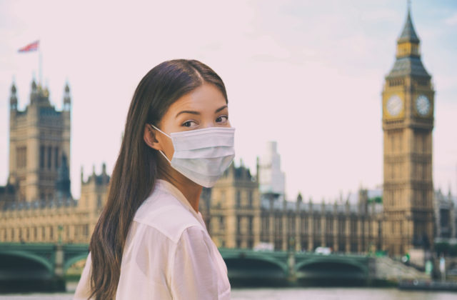 Aká drahá je pandémia COVID-19? Britskí daňoví poplatníci budú jej náklady znášať desaťročia