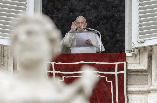 Špeciálny dohľad nad návštevou pápeža: Nasadenie vojakov a vrtuľníkov