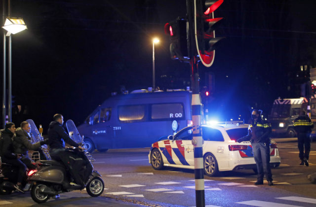 Zákaz nočného vychádzania v Holandsku je nezákonný, vláda musela svoje rozhodnutie obhajovať pred súdom