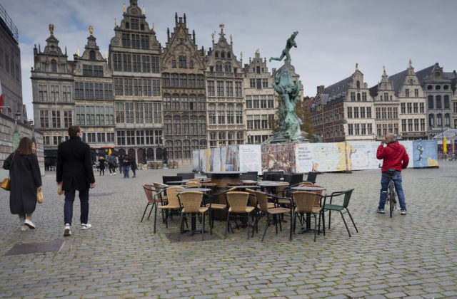Belgicko čiastočne zmiernilo protipandemické opatrenia, vonku sa bude môcť stretávať viac ľudí
