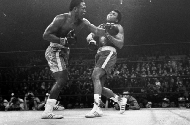 Majstrovský opasok legendy boxu Muhammada Aliho z roku 1974 vydražili za šesť miliónov eur