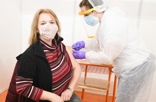 Bratislavský kraj spustí najväčšie očkovacie centrum, denne dostane vakcínu 2 500 ľudí