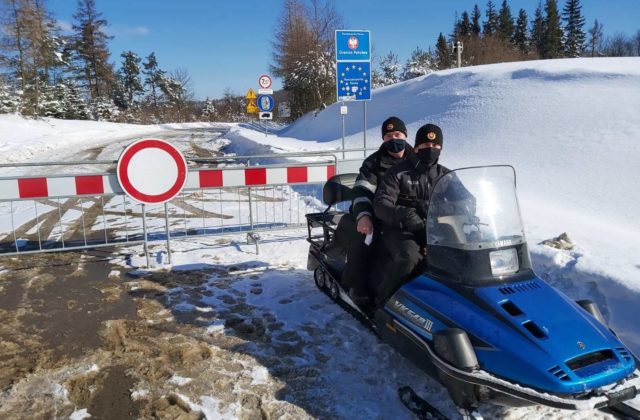 Slováci sa snažia dostať cez zatvorené hraničné priechody, karanténa však platí aj pre nich