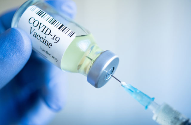 Moderna očkuje prvých účastníkov štúdie booster vakcínami proti COVID-19