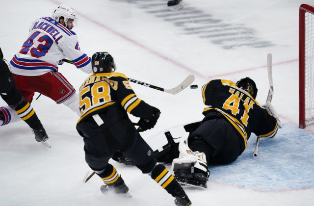 Brankár Halák „vynuloval“ New York Rangers, z triumfu v NHL sa tešili aj Chára a Pánik (video)
