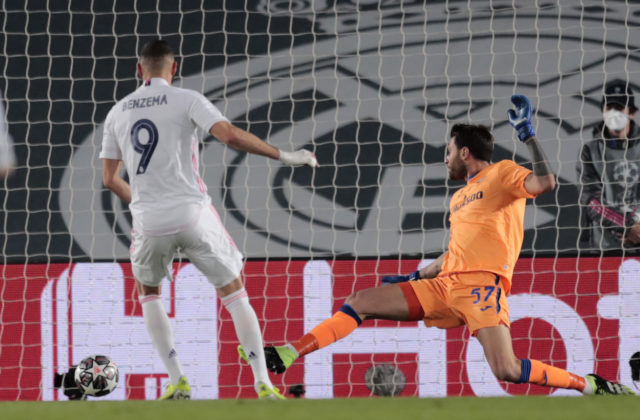 Real Madrid je po dvoch rokoch vo štvrťfinále Ligy majstrov, Benzema proti Atalante strelil jubilejný gól (video)