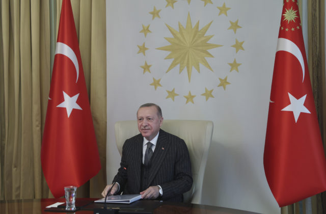Turecko podporuje krymských Tatárov aj vrátenie Krymu Ukrajine, vyhlásil prezident Erdogan