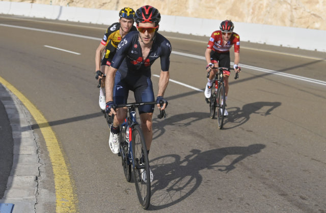 Okolo Katalánska vyhral stredajšiu etapu Adam Yates, Sagan sa v čele nepohyboval