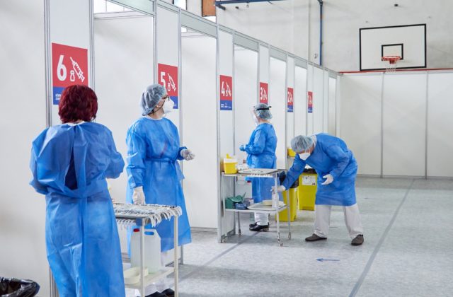 Banskobystrický kraj otvoril ďalšie vakcinačné centrum, tímy lekárov a sestier zabezpečili jódové kúpele