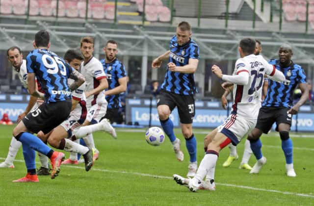 Inter natiahol víťaznú sériu v Serie A na jedenásť zápasov, Škriniar odohral proti Cagliari celý duel