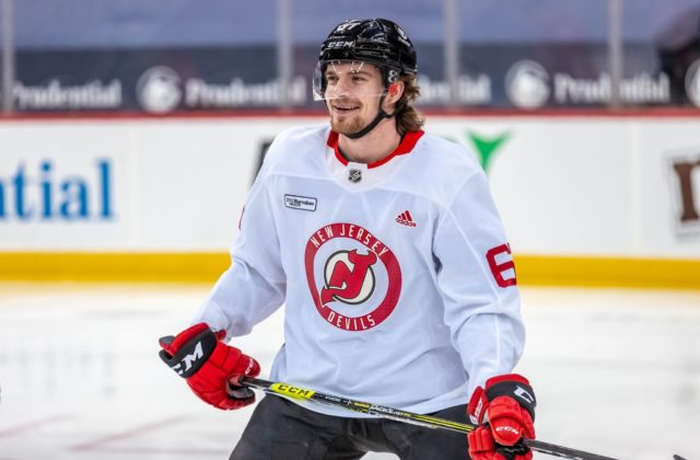Marián Studenič debutoval v NHL prehrou, proti Penguins zažil nervozitu aj stres (video)