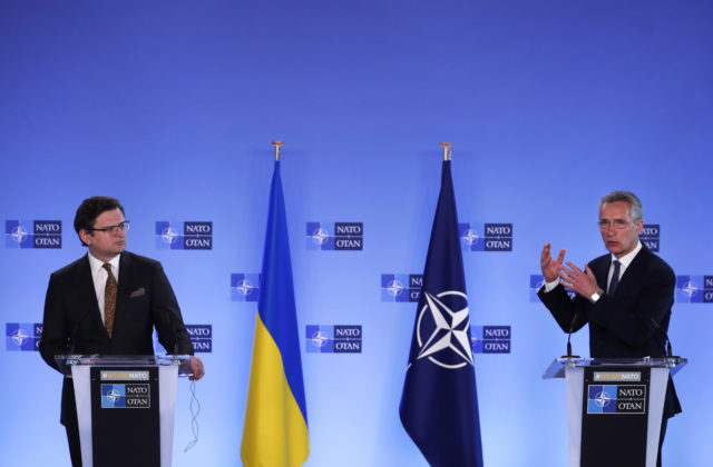 NATO stojí pri Ukrajine, Stoltenberg varuje Rusko pred zhromažďovaním vojsk pri hraniciach