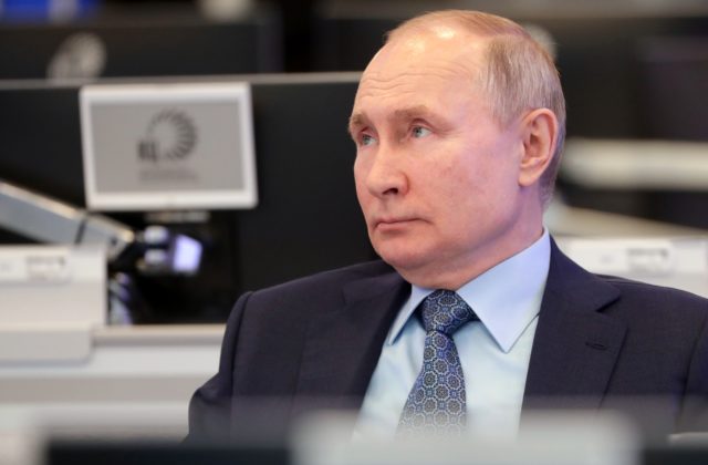 Ruský prezident Putin dostal druhú dávku vakcíny. Dúfa, že všetko bude v poriadku
