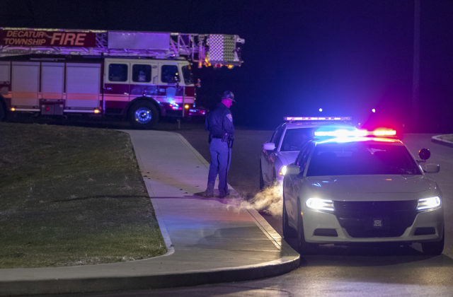 V americkom FedExe sa strieľalo, osem ľudí je mŕtvych. Strelec nakoniec otočil zbraň proti sebe (video)