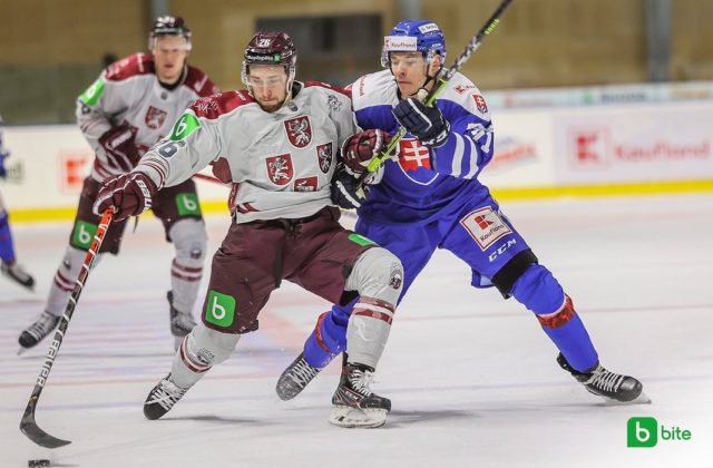 Slováci odštartovali prípravné zápasy pred MS v hokeji prehrou, Lotyšom podľahli po predĺžení