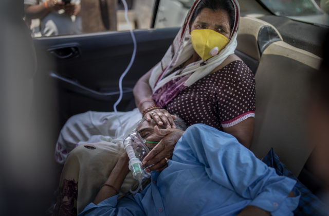 Pakistan ponúkol Indií pomoc, ničivá vlna koronavírusu vyčerpala indické zásoby pomôcok