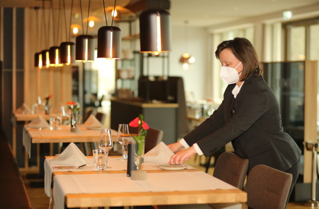 Reštauráciám a hotelom pred letom chýba až 40-tisíc ľudí, pomôcť by mohlo zníženie DPH