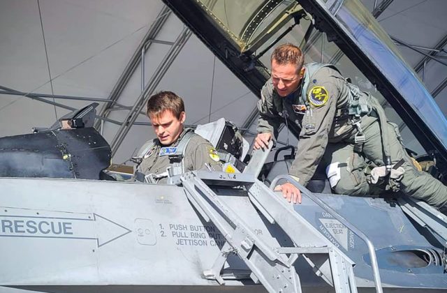 Lukáš Kúdela sa stal prvým slovenským pilotom, ktorý riadil americkú stíhačku F-16