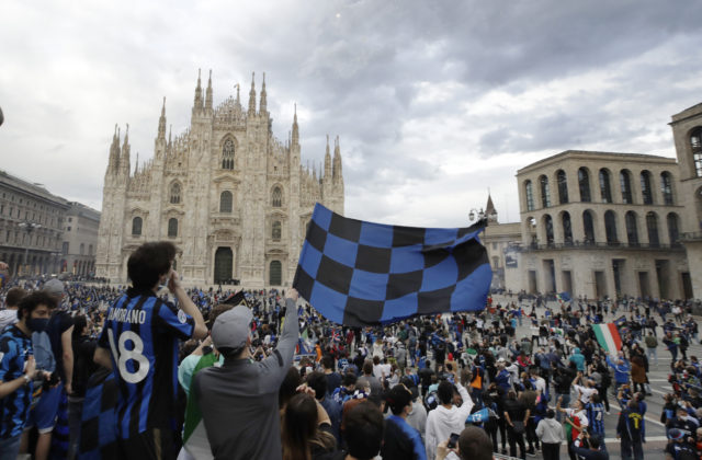 Fanúšikovia Interu nedbali na koronavírus a búrlivo oslavovali zisk titulu, ľudia žiadajú hlavu starostu