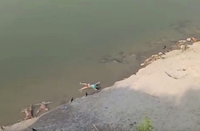 V Gange plávali desiatky mŕtvych tiel, špekuluje sa o obetiach koronavírusu