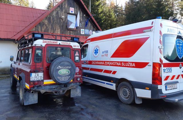 Horskí záchranári našli mŕtveho vodiča, s terénnym autom zišiel do priekopy