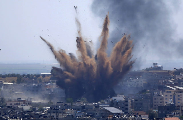 Izraelská armáda zasiahla dom lídra Hamasu v Gaze