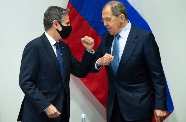 Lavrov sa stretne s americkým a francúzskym kolegom, zmeniť to môže ruská invázia na Ukrajinu