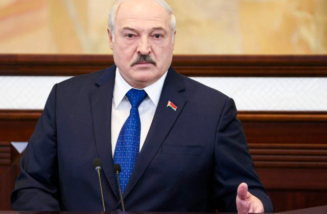 Lukašenko vedie vojnu proti svojmu národu, bieloruský režim už nemá podľa Klusa žiadne zábrany